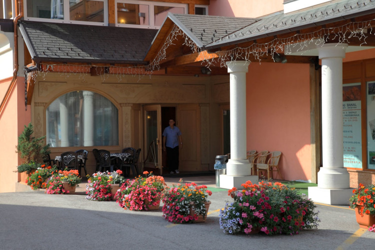 HOTEL  GARNI' LA ROCCIA    (ANDALO)   (TN)