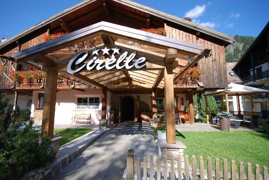 HOTEL  B&B CIRELLE      (ALBA DI CANAZEI)  (TN)