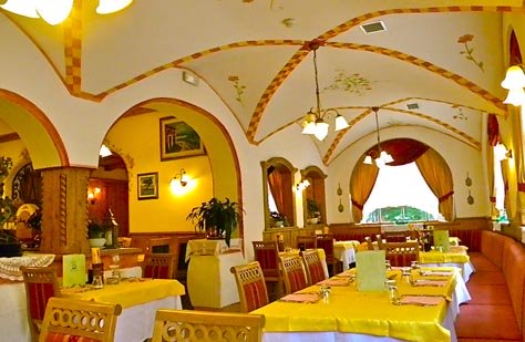 HOTEL  ALPINO  AL CAVALLETTO  (ALBA DI CANAZEI)  (TN)