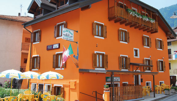 HOTEL  CARRARO     (BIENO)