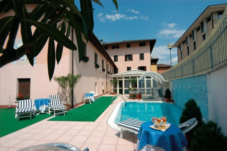 ALBERGO  DUE  SPADE     (CALDONAZZO)  (TN)