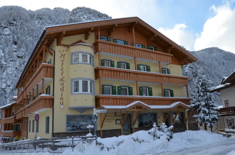 HOTEL  LADINA            (CAMPITELLO DI FASSA)  (TN)