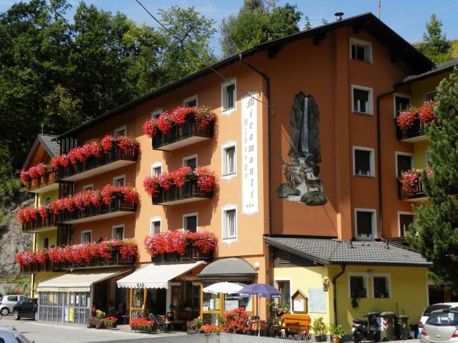 ALBERGO MIRAMONTI                     (BEDOLLO)  (TN)