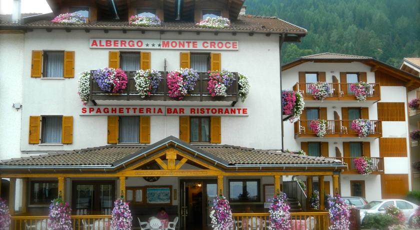 HOTEL  MONTE CROCE              (BEDOLLO)  (TN)