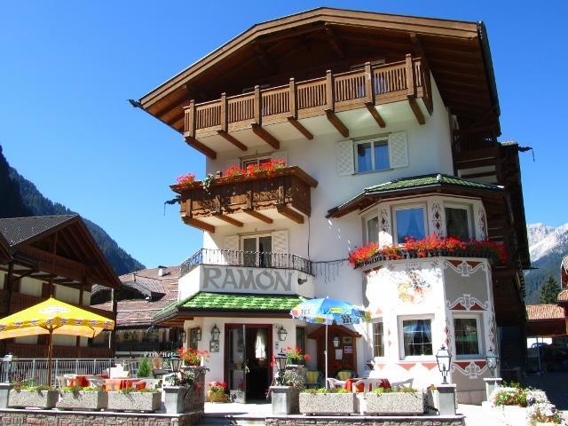 HOTEL  RAMON         (CAMPITELLO DI FASSA)  (TN)