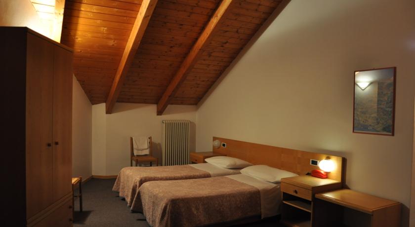 HOTEL  IDEAL                      (SARCHE DI CALAVINO) (TN)