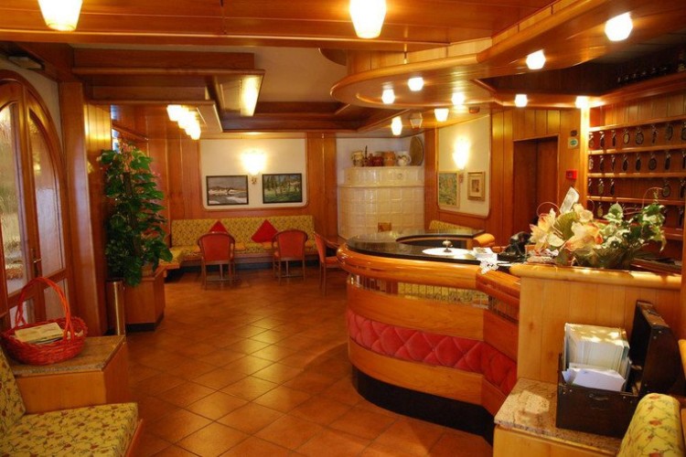 HOTEL  REGINA  ELENA      (CADERZONE)  (TN)