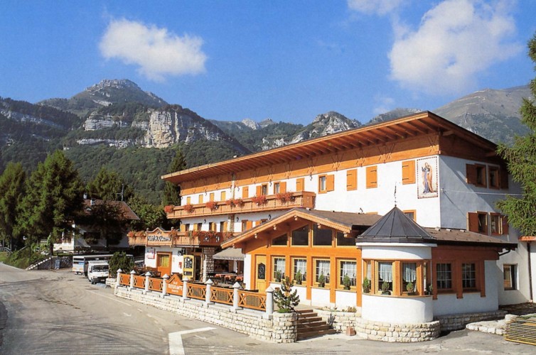 HOTEL SAN GIACOMO                 (BRENTONICO) (TN)