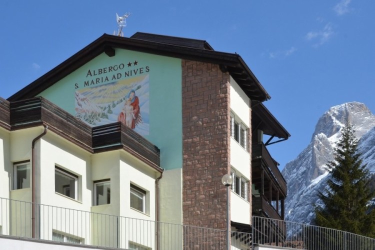 HOTEL  S. MARIA AD NIVES     (PENIA DI CANAZEI)