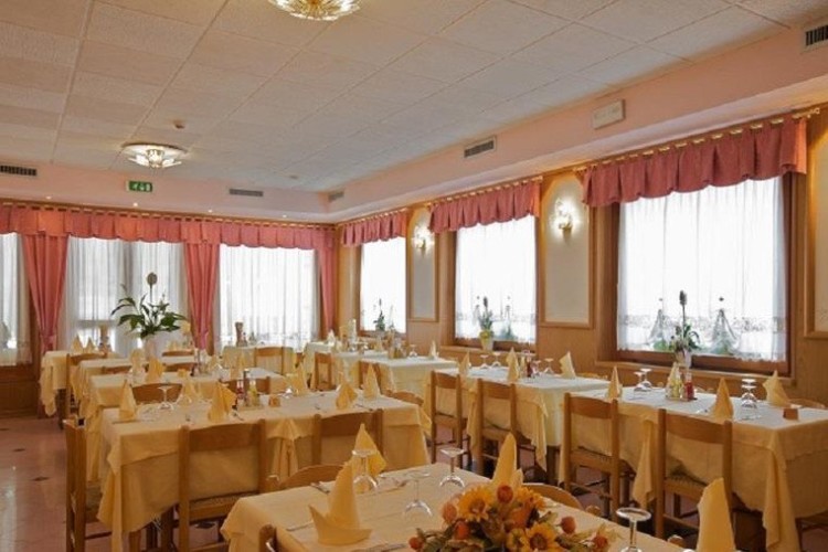 HOTEL  RISTORANTE  TRENTO            (BREGUZZO)  (TN)