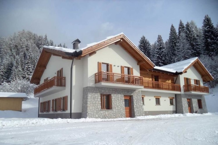 CHALET ABETE ROSSO                     (CASTELLO TESINO)  (TN)