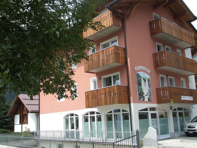 HOTEL  GARNI' AL NARDIS      (CARISOLO)  (TN)