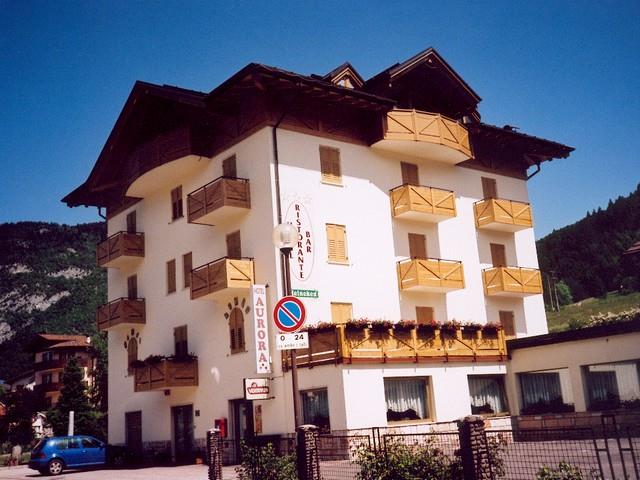 HOTEL RISTORANTE AURORA                         (CAVEDAGO)  (TN)