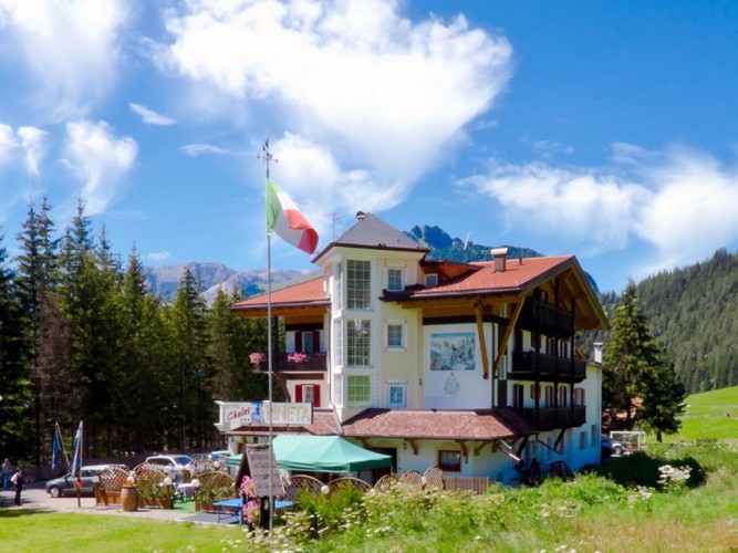 HOTEL  CHALET  PINETA                  (CANAZEI)  (TN)