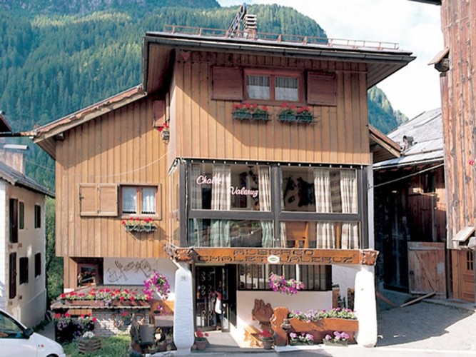 HOTEL  CHALET  VALERUZ                       (CANAZEI)  (TN)