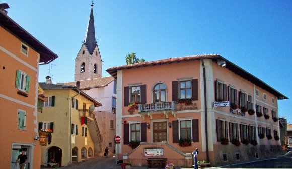 ALBERGO  DOLOMITI                  (CAVARENO)  (TN)