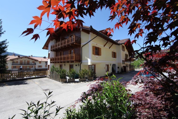 ALBERGO  B&B  MANUELA                    (CAVALESE)  (TN)