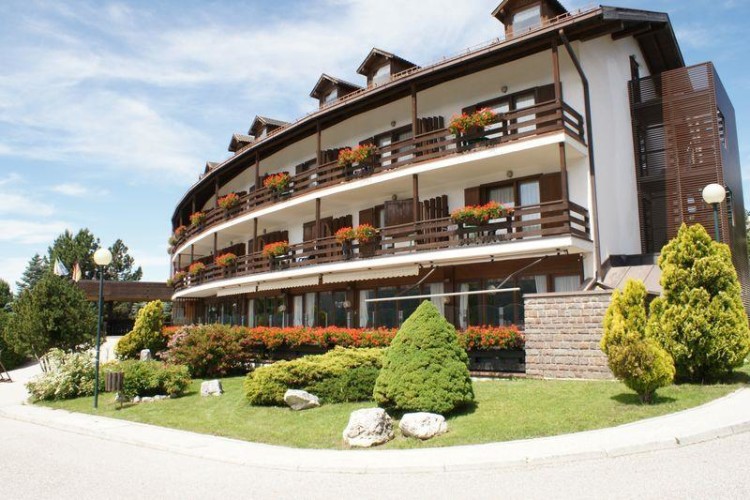 VERONZA Hotel Resort e Residence       (CARANO)  (TN)