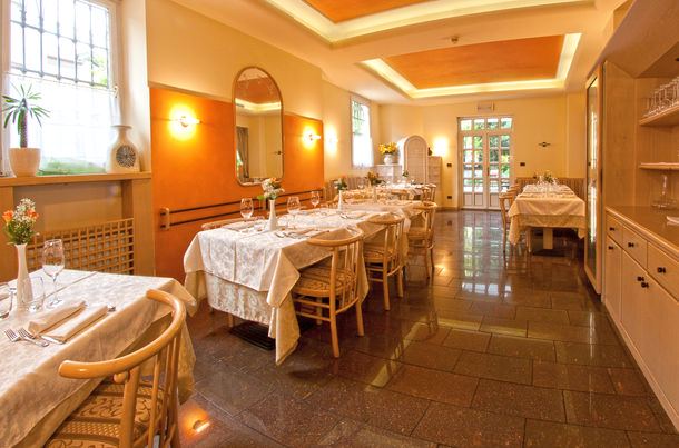 HOTEL CLES OSTERIA PALAZAN        (CLES)  (TN)