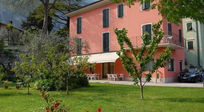 HOTEL GARNI'  DELLE  ROSE                                                                                                          (CENIGA - DRO)  (TN)