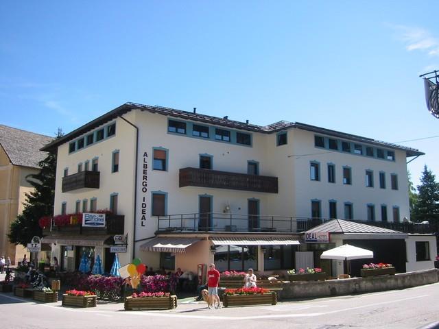 HOTEL  IDEAL                                                                                                                        (FAI DELLA PAGANELLA)   (TN)