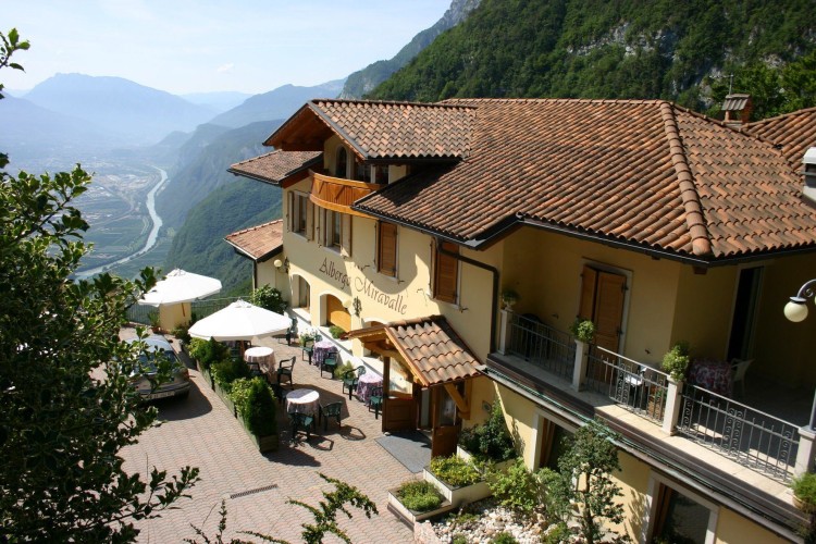 HOTEL  MIRAVALLE                                                                                         (FAI DELLA PAGANELLA) (TN)