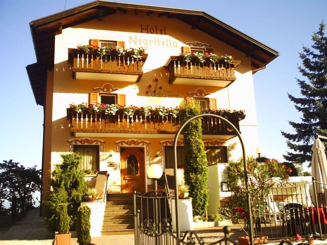 HOTEL  NEGRITELLA                                                                                       (FAI DELLA PAGANELLA)  (TN)