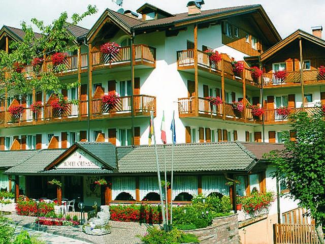 HOTEL OLISAMIR                    (CAVEDAGO)  (TN)