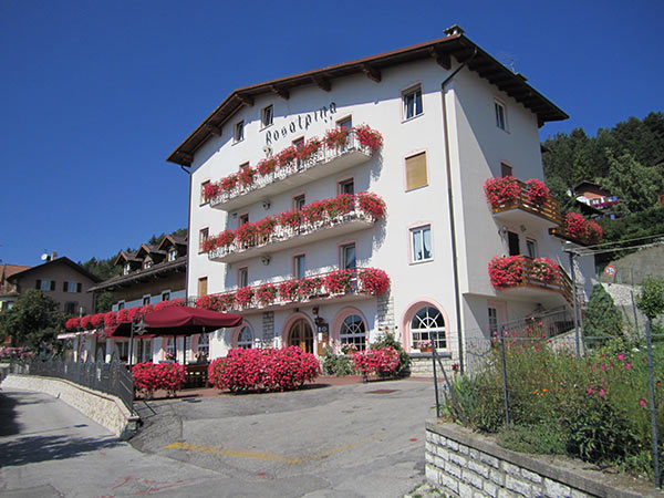 HOTEL  ROSALPINA                                                                                           (FOLGARIA) (TN)