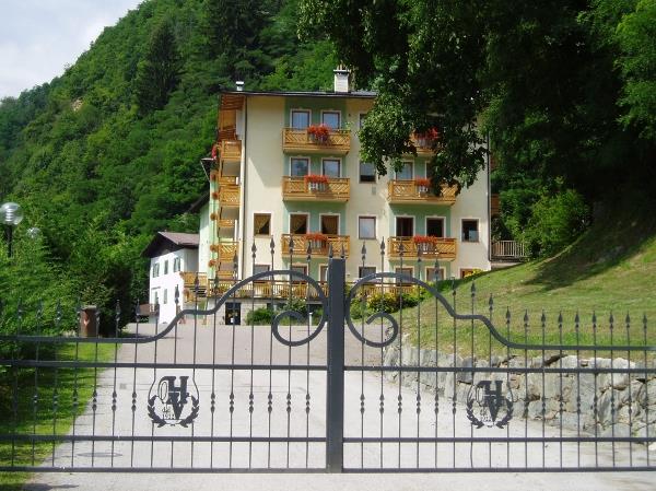 HOTEL  VITTORIA         (DIMARO)  (TN)