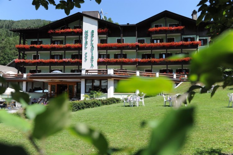 HOTEL  BELLAVISTA                                                                                                            (GIUSTINO - PINZOLO)  (TN)