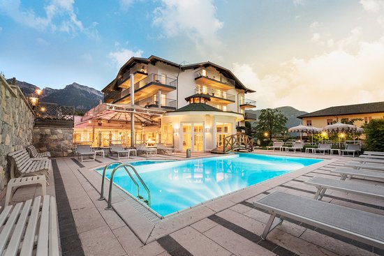 CRISTALLO SPORT & Wellness Hotel                                                    (LEVICO TERME)  (TN)