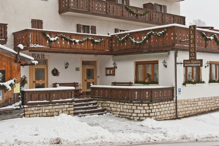 ALBERGO DUE SPADE                                                                                             (FOLGARIA) (TN)