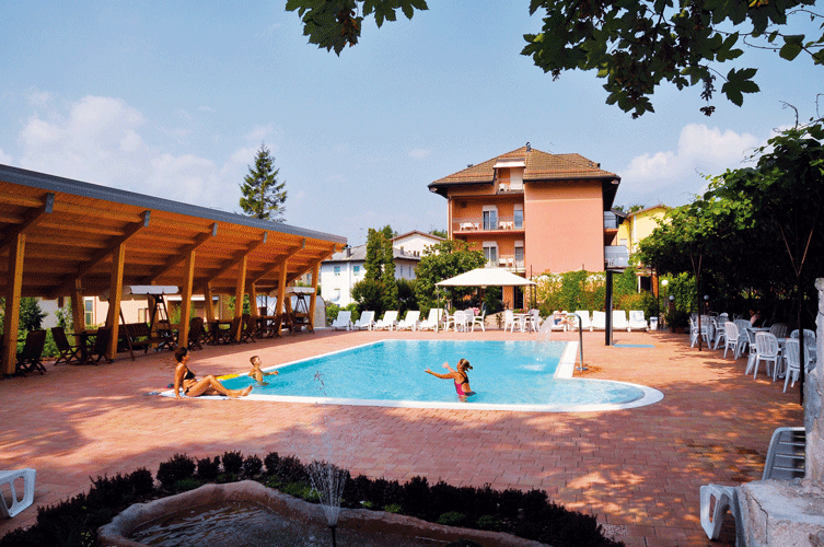 HOTEL VILLA  FLORA                      (LEVICO TERME)   (TN)