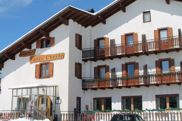 ALBERGO FORTE CHERLE                                                                                    (FOLGARIA) (TN)