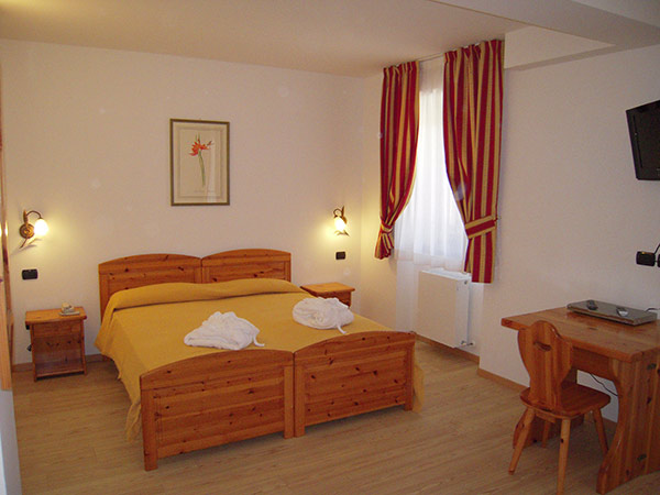 HOTEL SEGGIOVIA                                                                         (FOLGARIA) (TN)