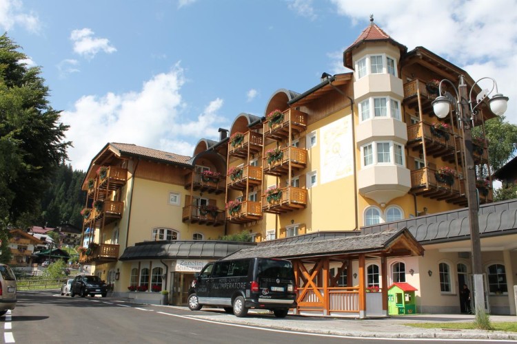 HOTEL CHALET  ALL'IMPERATORE                               (MADONNA DI CAMPIGLIO)   (TN)