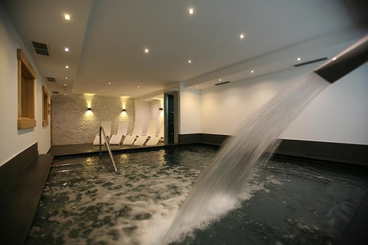 HOTEL  ARISTON       (MADONNA DI CAMPIGLIO)    (TN)