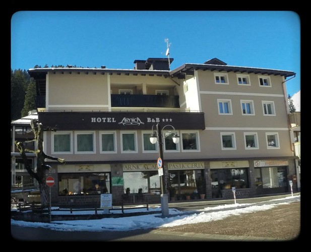 HOTEL  B&B  ARNICA      (MADONNA DI CAMPIGLIO)   (TN)