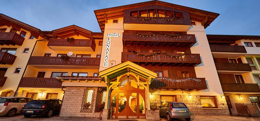 HOTEL  BONAPACE         (MADONNA DI CAMPIGLIO)   (TN)