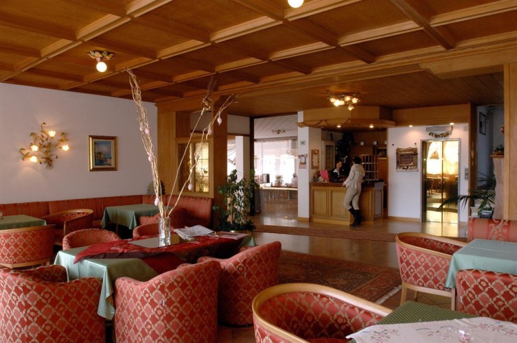 HOTEL  CRISTIANIA                                  (MADONNA DI CAMPIGLIO)   (TN)