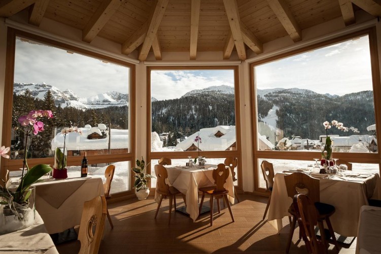 HOTEL  DAHU  (MADONNA DI CAMPIGLIO)   (TN)