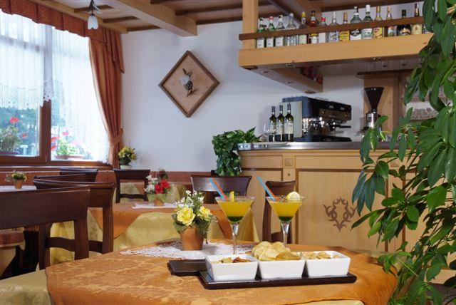 HOTEL DALLA SERRA      (MARILLEVA)  (TN)