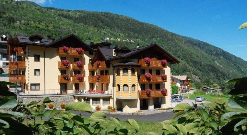 GAIA  RESIDENCE  HOTEL            (MEZZANA)  (TN)