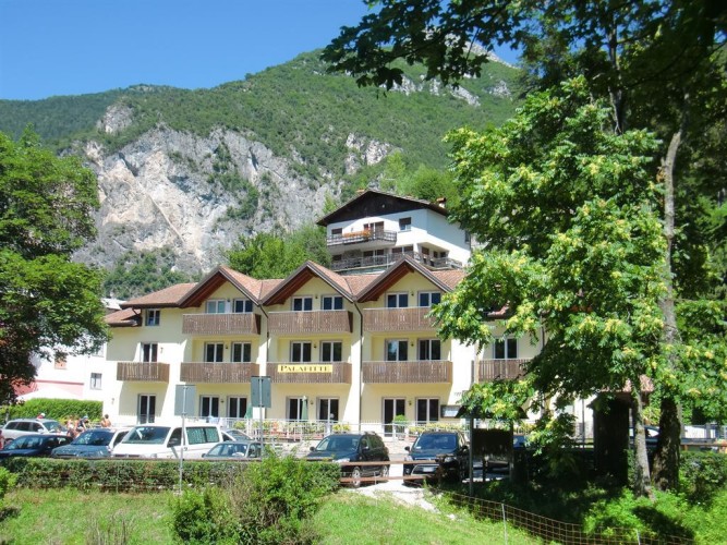 RESIDENCE PALAFITTE                                (MOLINA DI LEDRO)   (TN)