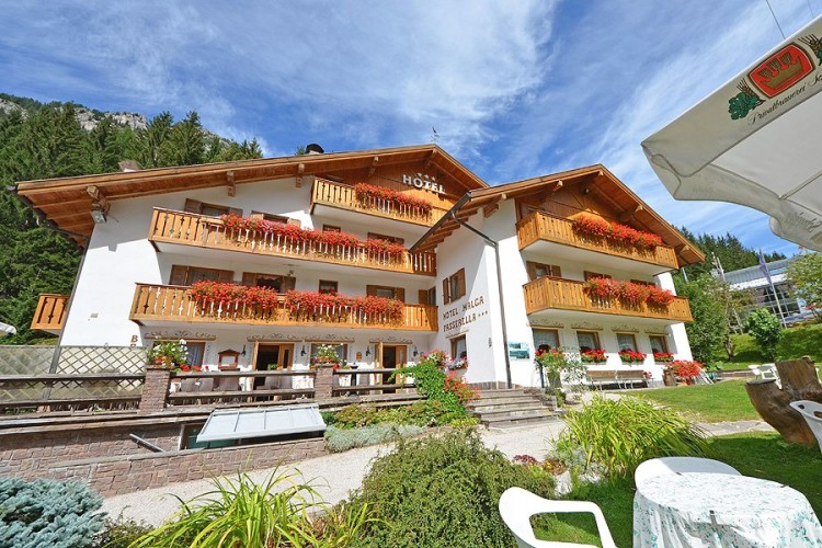 HOTEL MALGA PASSERELLA              (MOENA) (TN)