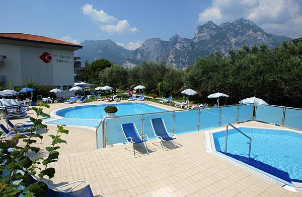 HOTEL PICCOLO MONDO                    (NAGO-TORBOLE) (TN)