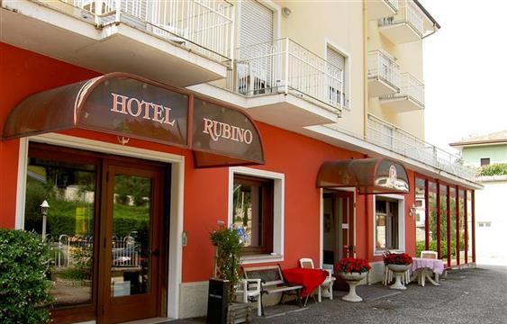 HOTEL  RUBINO                        (NAGO-TORBOLE)  (TN)