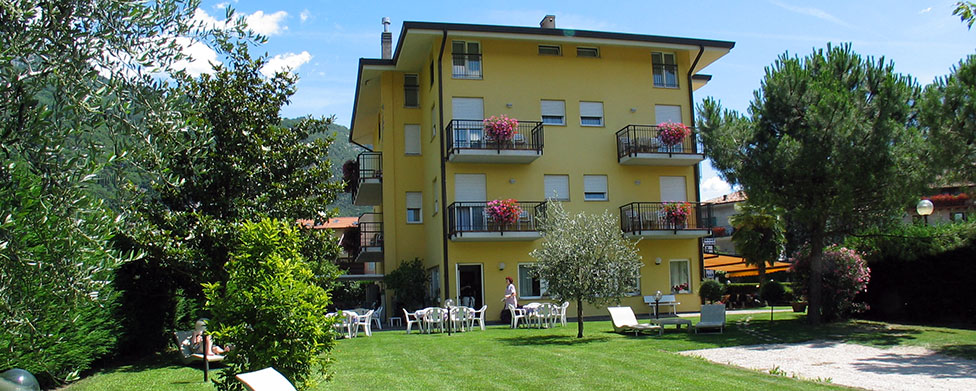 HOTEL GARNI' TORESELA         (NAGO-TORBOLE) (TN)