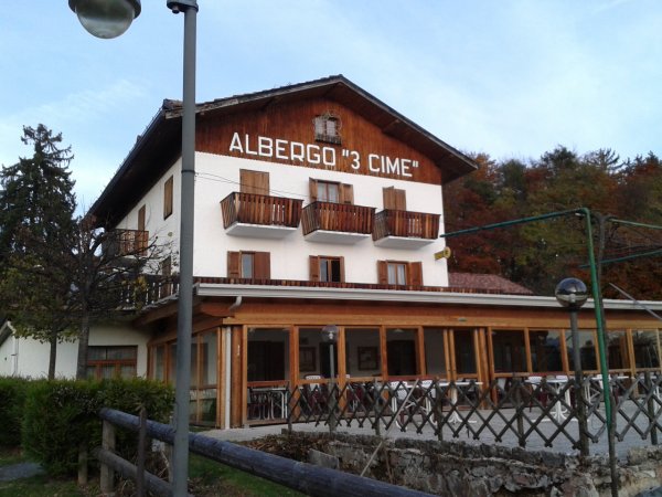 ALBERGO TRE CIME    (MEZZOCORONA) (TN)